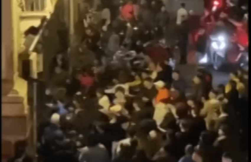 Catania, rissa in Piazza Scammacca, nessun controllo, il video