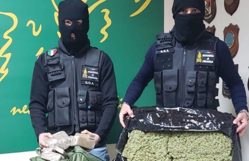 Misterbianco, maxi sequestro droga: 165 kg di skunk e hashish. Arrestate 3 persone