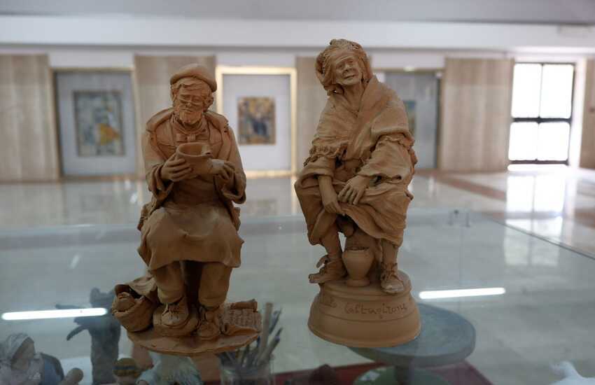 Caltagirone, consegnate da Genius Loci al Museo regionale della Ceramica due opere del maestro figurinaio Olindo Scuto
