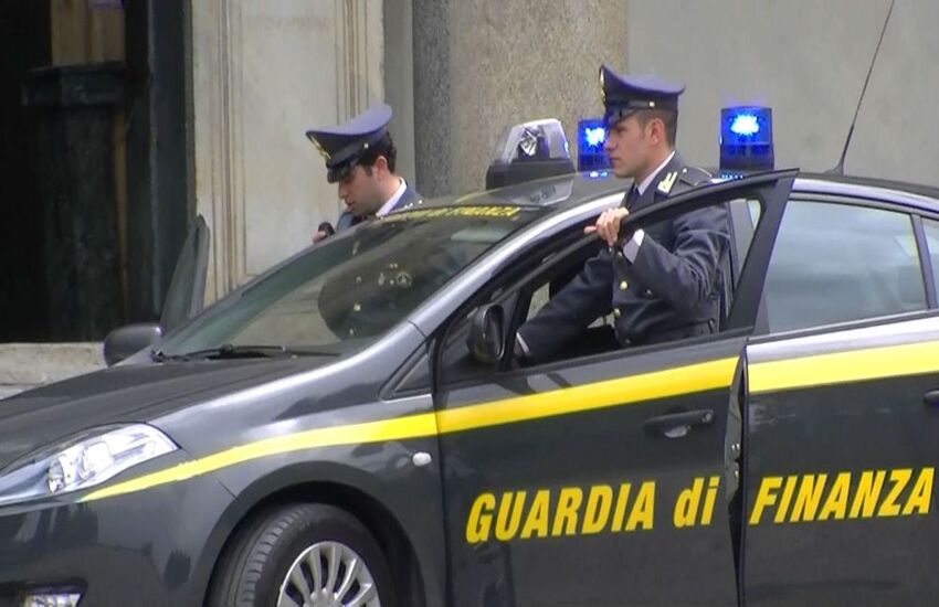 G. di F.: sequestrate oltre 6 tonnellate di fuochi d’artificio stoccate illecitamente a Torino e in 8 comuni della provincia