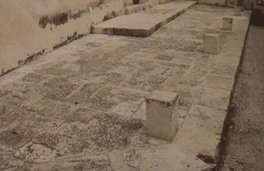 Comibleo, Comitato Spontaneo di Volontariato Ibleo, chiede a gran voce che vengano rimossi i birilli di pietra di via Santa Maria La Nova a Ragusa Ibla: “pericolosi per l’incolumità pubblica”