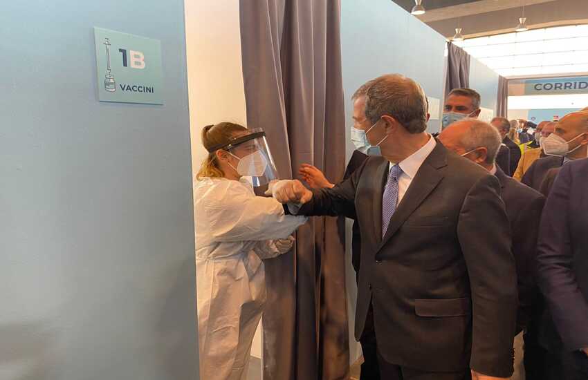 Covid, appello di Musumeci per i vaccini: “Non può vincere la paura!”