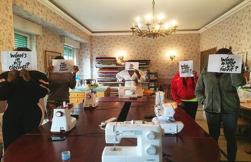 Fashion Revolution: anche le ragazze della Sartoria sociale Proxima Ragusa partecipano alle iniziative di sensibilizzazione al grido di #WhoMadeMyClothe