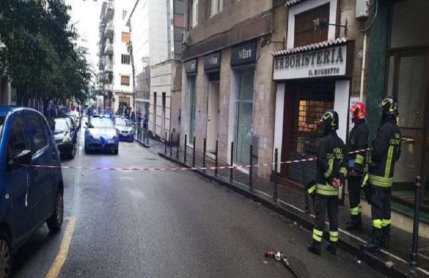 Falso allarme bomba al centro di Salerno, città bloccata per ore