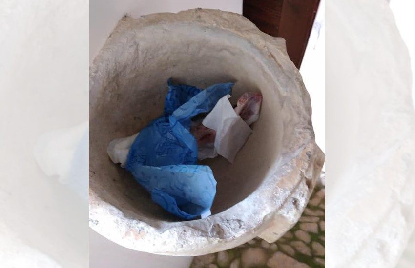 Roccasecca, assorbenti nell’acquasantiera della Chiesetta di Santa Croce