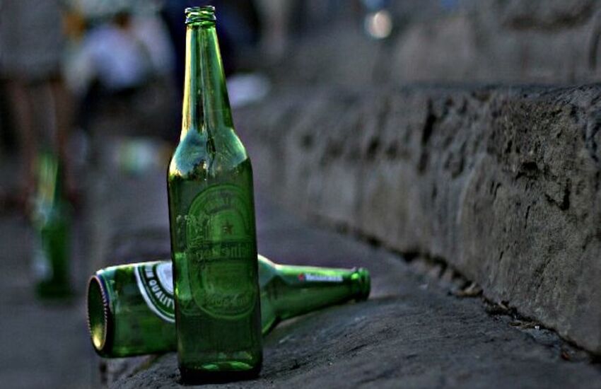 Vendeva bibite oltre orario consentito da una finestra laterale: chiuso bar di Modica