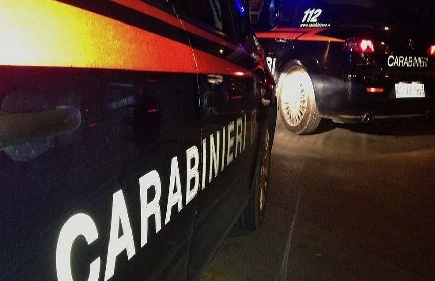 Incidente stradale a Barra, in 3 sullo scooter scappano dai carabinieri. Un fuggitivo investito