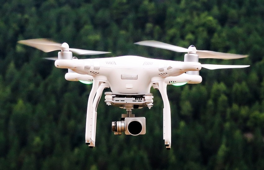 Drone sbatte su un anello della Torre di Pisa: girare video spettacolari può costare caro