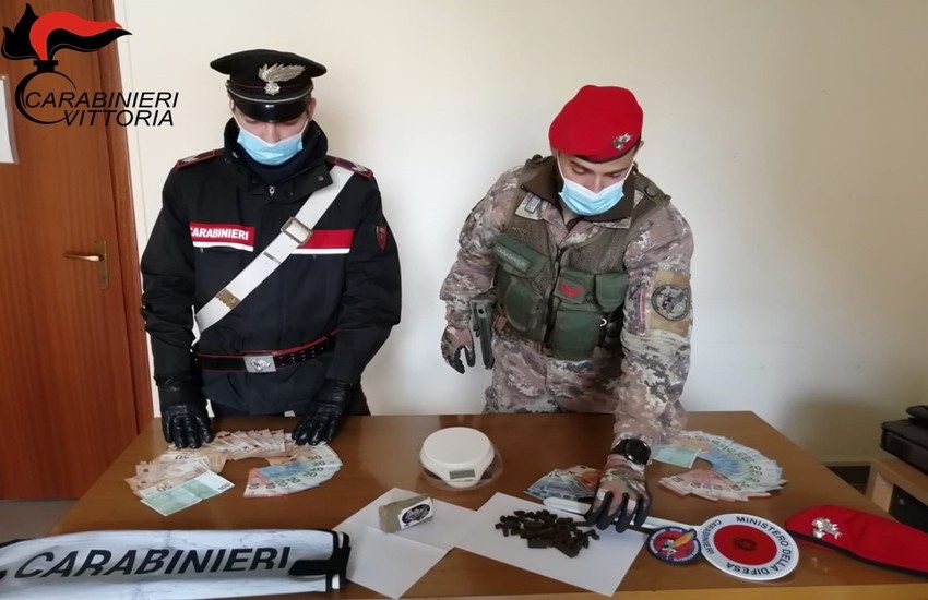 Vittoria: arrestato spacciatore trovato in possesso di 161 grammi di hashish
