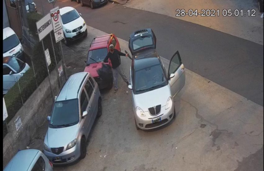 Misterbianco, individuati grazie alle foto trappole i primi trasgressori che abbandonano i rifiuti per strada