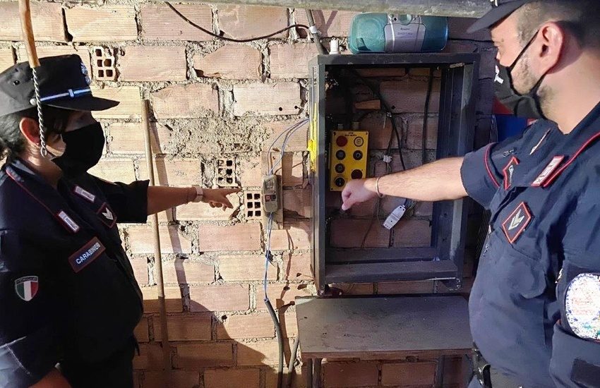 Palagonia, aveva azzerato la bolletta della luce, arrestata per furto una coppia di coniugi