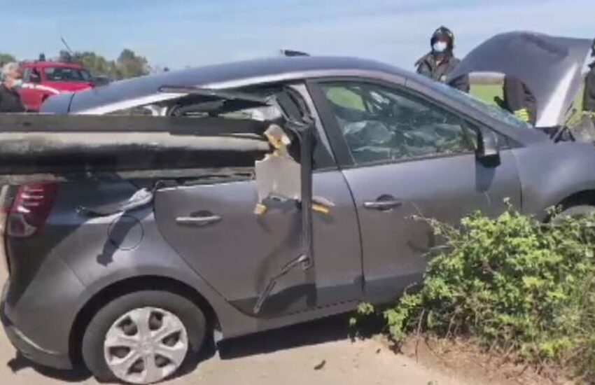Perde il controllo dell’auto e si schianta contro il guardrail. Conducente viva per miracolo