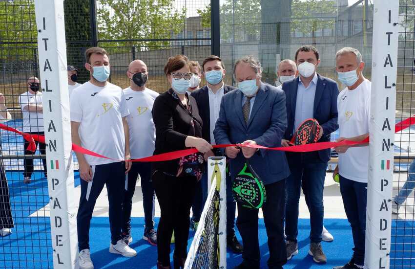 Caltagirone, inaugurati, nell’impianto comunale di via Parini, i primi tre campi di padel