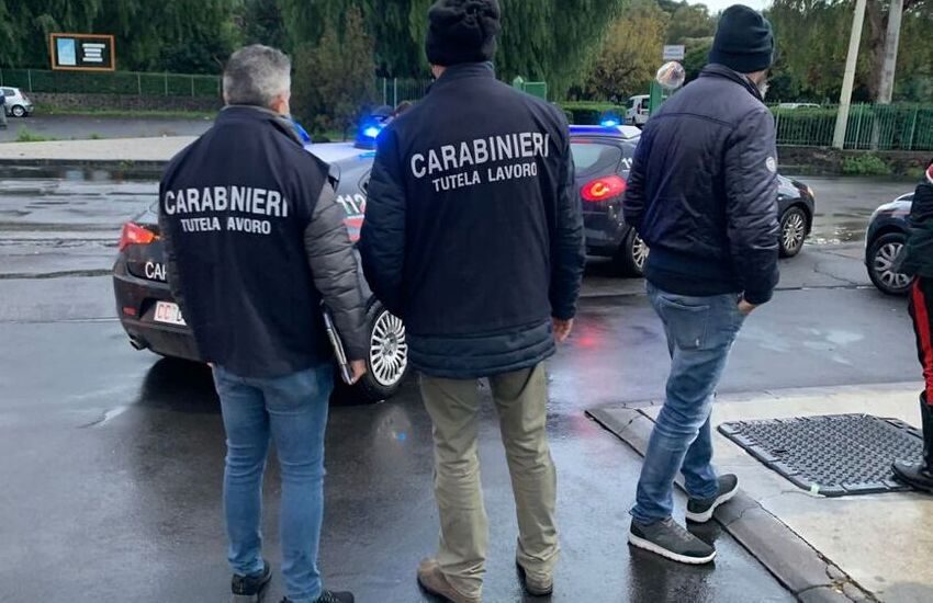 Palagonia, minacciano due insegnanti ad accettare una paga inferiore. Indagate per estorsione