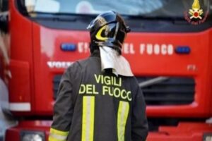 Milano: salvata da incendio torna in casa per recuperare la droga
