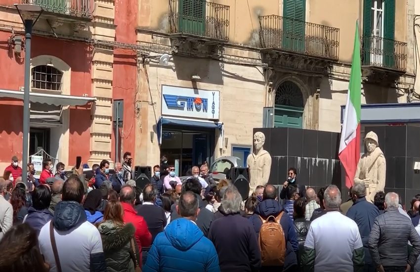 Ragusa, protesta ristoratori contro restrizioni covid: “Ora basta”