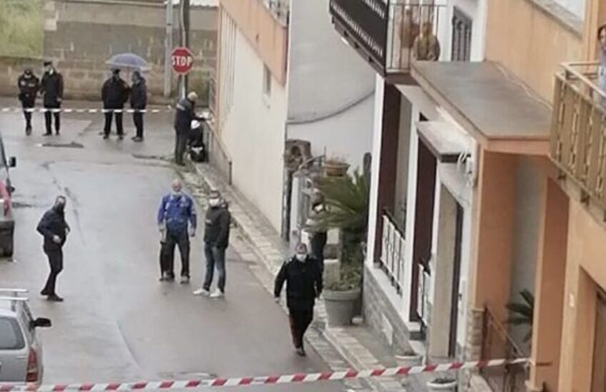 Sparatoria nel Salento. Furgone e portoni di casa colpiti ieri sera a Matino