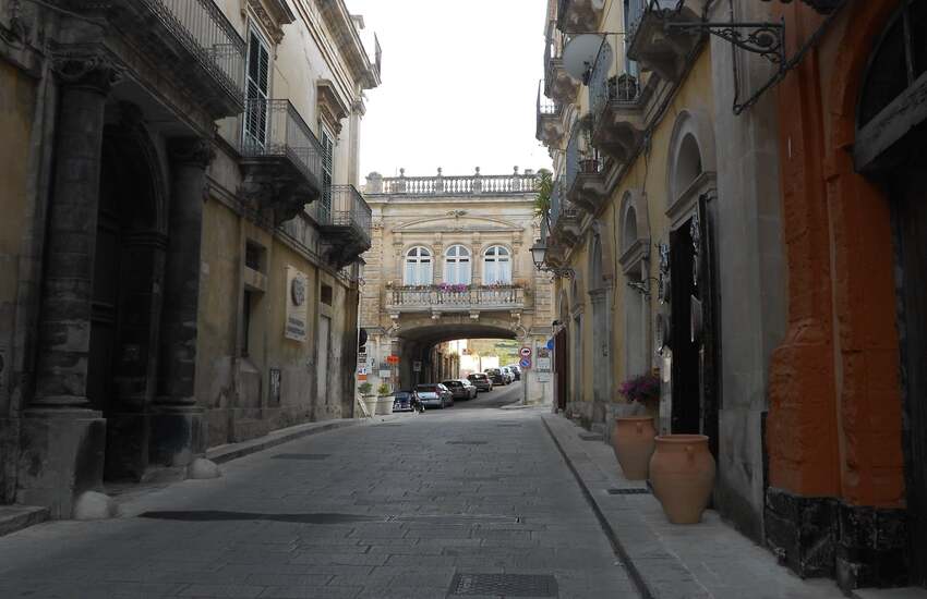 Ragusa, il 16 aprile divieto di transito in Via M. P. Arezzo a Ibla
