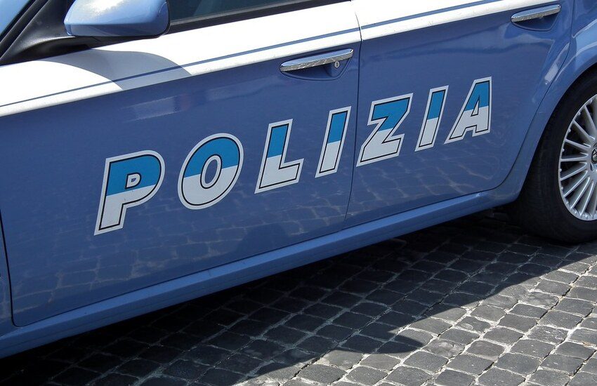 Palermo – Tenta di rapinare un anziano, arrestato dalla polizia