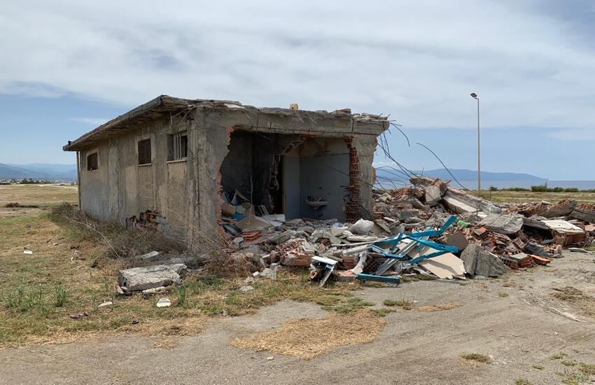 Milazzo, rimosse le due strutture in cemento ubicate nella riviera di Ponente