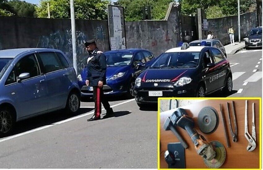 Acireale, beccato sotto l’auto mentre tenta di rubare catalizzatore