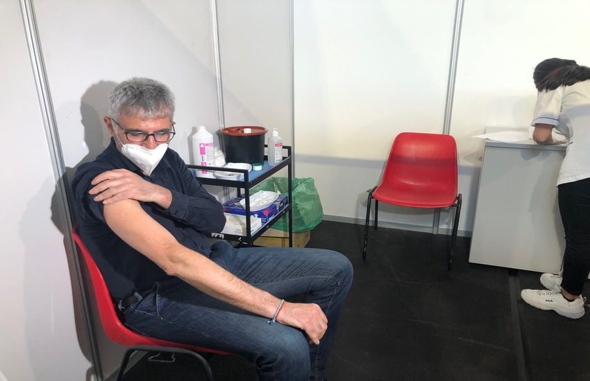 Ragusa, inaugurato il nuovo hub PalaMinardi. Sindaco Cassì sceglie AstraZeneca