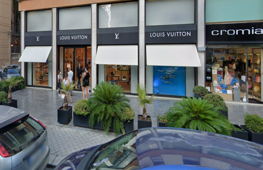 Palermo – Ladri provano a sfondare la vetrina di Louis Vuitton con una Panda