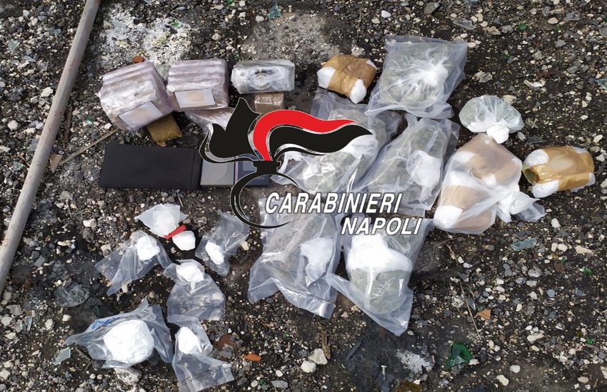 Controlli a tappeto tra Fuorigrotta e Rione Traiano. Rinvenuti oltre 2 chili di droga in un bidone della spazzatura
