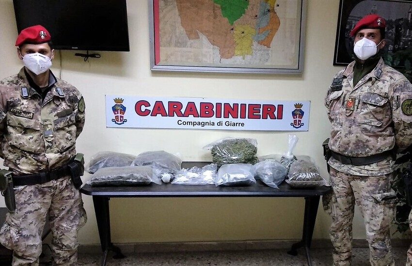 Santa Venerina, colpo grosso dei Cacciatori: sequestrati oltre 5 Kg tra marijuana e cocaina. Arrestato il custode della droga