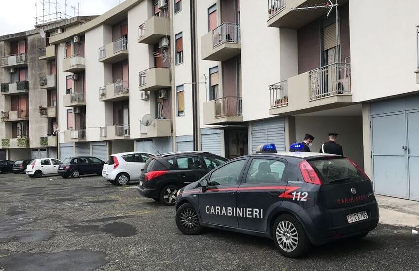 Via Ustica, blitz antidroga: sequestrate cocaina, marijuana e crack
