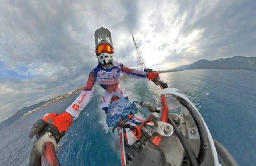 Il tentativo di Luca Colombo di attraversare lo stretto in moto…va a fondo. “Non finisce qua, riproverò!”