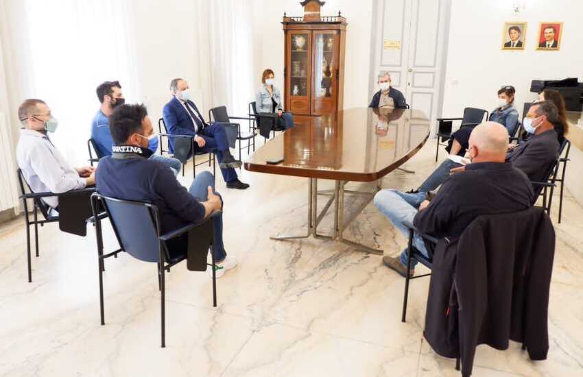 Caltagirone, incontro sindaco e direttivo Confcommercio: patto di collaborazione per la ripartenza della città
