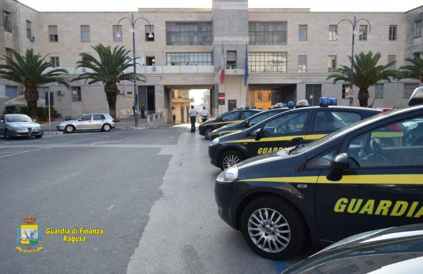 Operazione “Centoventuno” a Vittoria: Guardia di Finanza sequestra aziende agricole, appartamenti, conti correnti e gioielli di lusso per 2,7 milioni di euro. Quindici indagati
