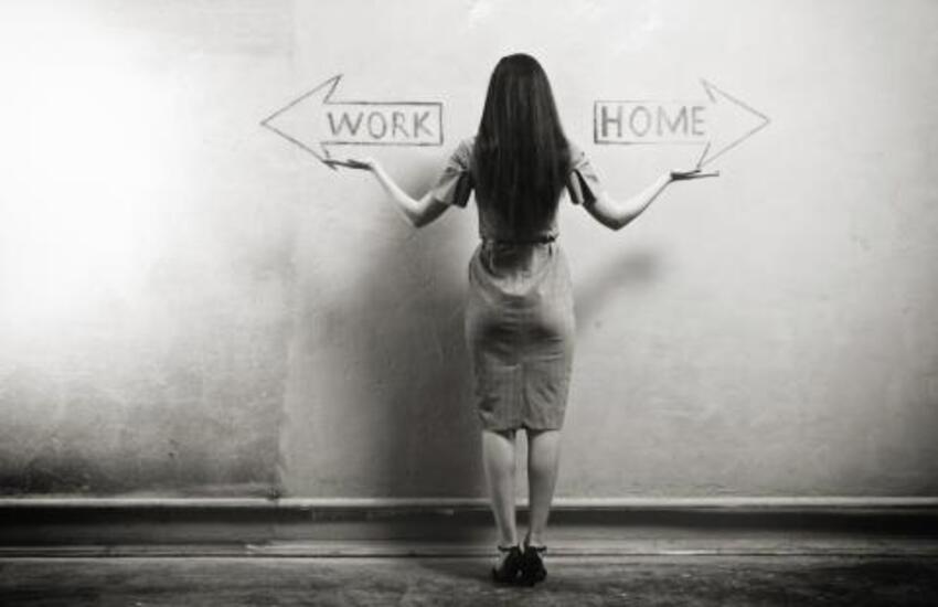 Donne, Pezzopane (Pd): “Sgarbi e Costantini si scusino, ma le colleghe di destra tacciono?”