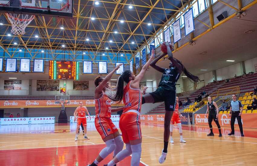 Basket, Schio vince anche gara2 e centra la finale. Per Ragusa stagione finita