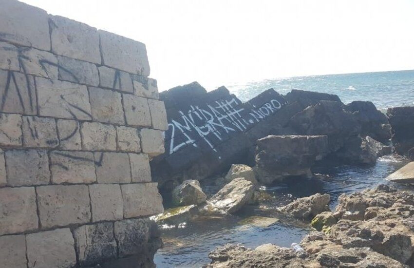 Molo di Adriano, ancora uno sfregio. Vandali in azione a San Cataldo