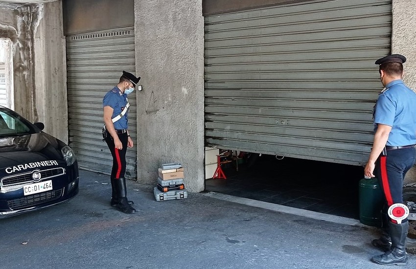 San Giovanni La Punta,  stavano svaligiando un garage, arrestati tre pregiudicati catanesi
