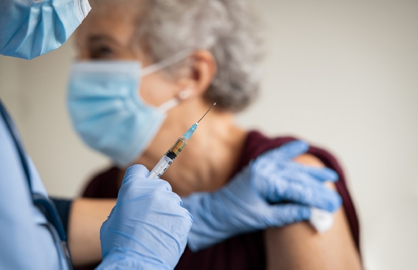 Ulss 2, aperte le prenotazioni per la terza dose di vaccino anti-covid. Oltre 60.000 posti a disposizione degli over 80 con ciclo vaccinale concluso da sei mesi