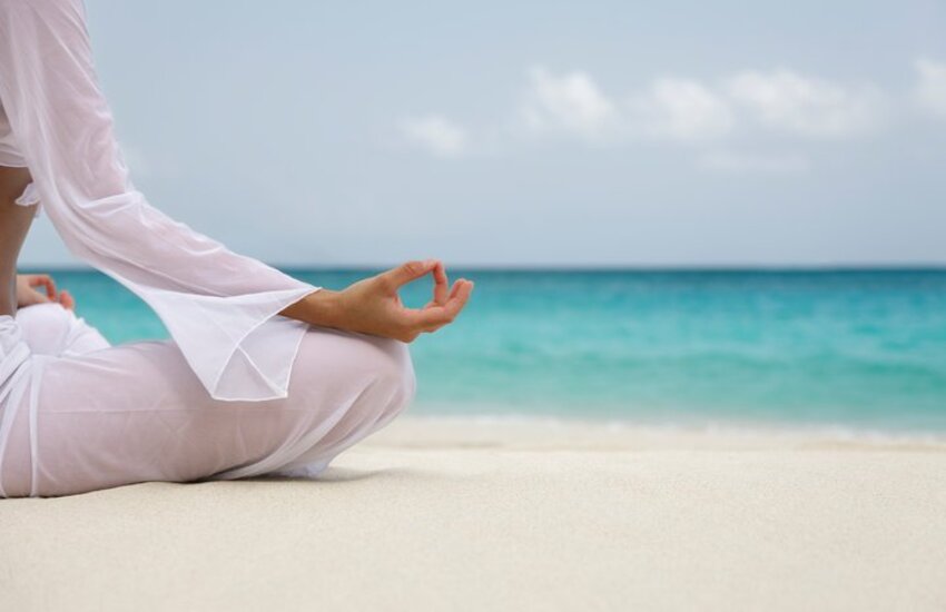 Estate 2021: riparte lo Yoga sulla spiaggia di Casuzze e Kaucana