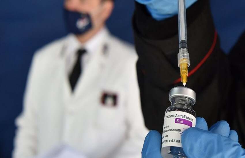 Rifiutano il vaccino: 15 sanitari sospesi nel ragusano