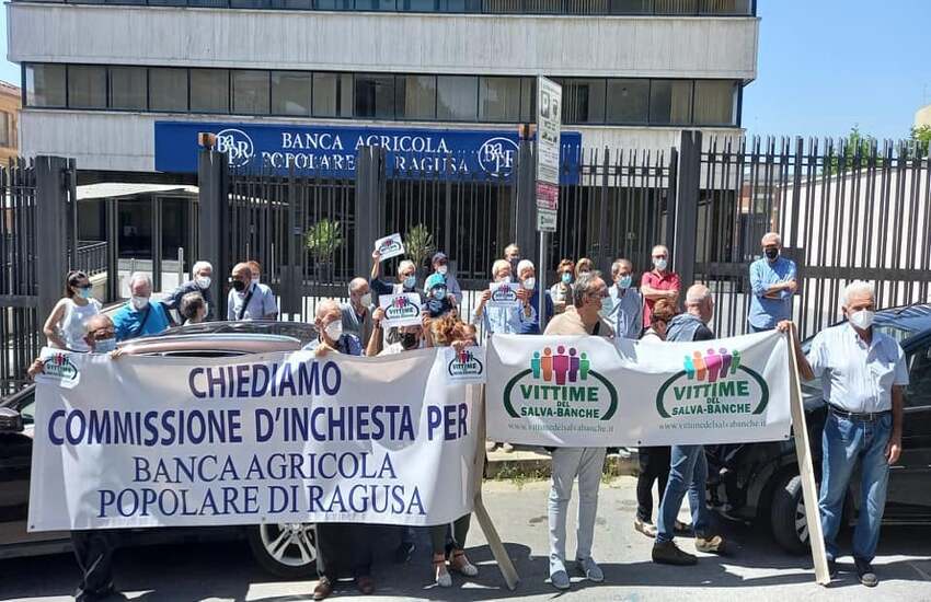 Associazione Vittime del Salva Banche: sit in davanti alla Banca Agricola Popolare di Ragusa