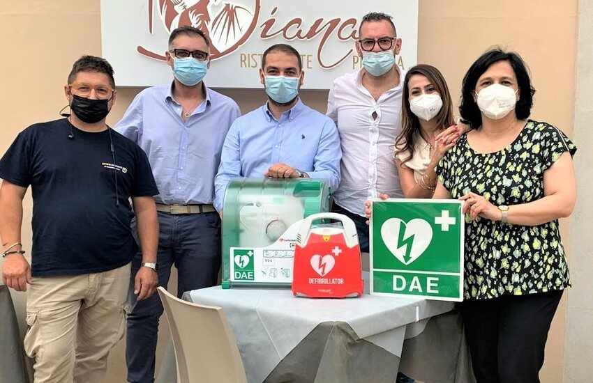 Comiso avrà il suo defibrillatore in piazza Fonte Diana. “Dono di un nostro generoso e lungimirante concittadino”