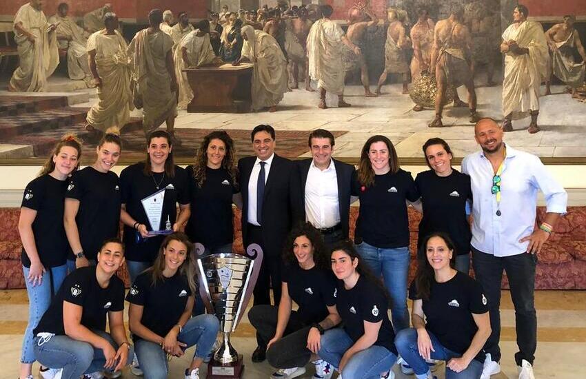 Le ragazze dell’Ekipe Orizzonte a Palazzo degli Elefanti, festa per il 21° scudetto
