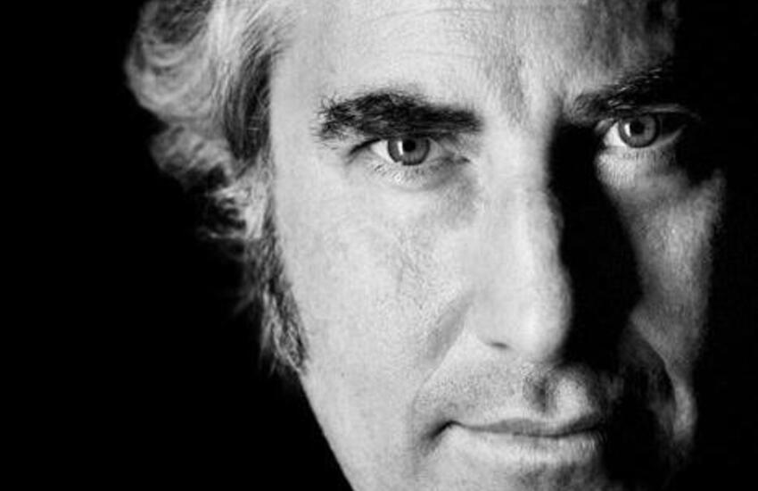 Fabrizio Villa si vaccina a 3 mesi dalla morte del fratello Davide: «Giusto farlo»