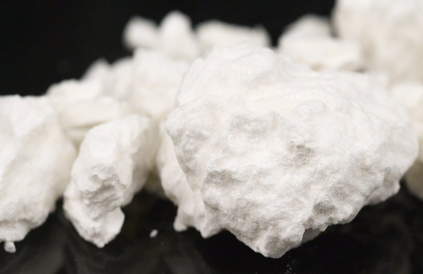 Finanziere sottrae 2 chili di cocaina da un carico sequestrato, poi la candida ammissione: “É per uso personale”