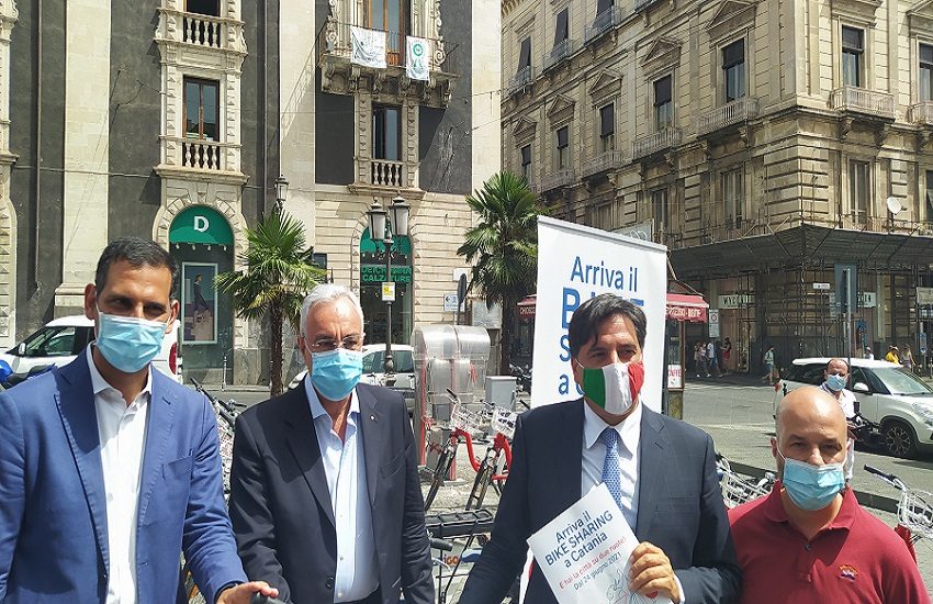 A piazza Stesicoro inaugurato il servizio di bike sharing – FOTO e VIDEO