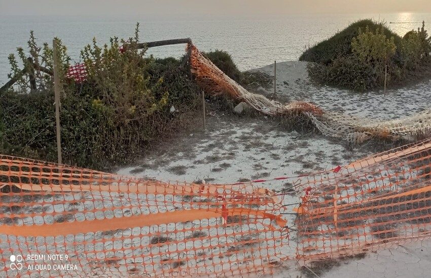 Punta Braccetto “Terra di nessuno”. Firrincieli (M5S): “Spiaggione di Randello in totale stato di abbandono. Tante le criticità nonostante l’ordinanza del Comune, che però nessuno fa rispettare”