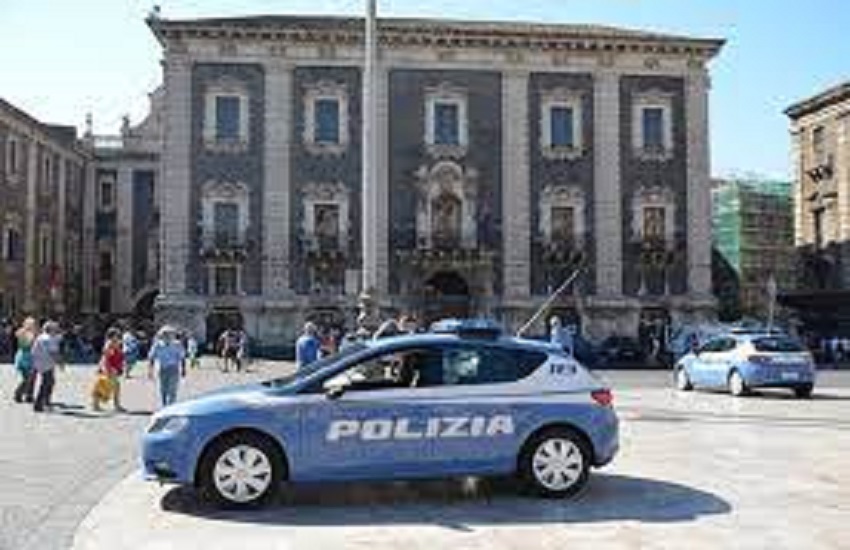 Catania, rapinano due volte la stessa tabaccheria: arrestata coppia di rapinatori