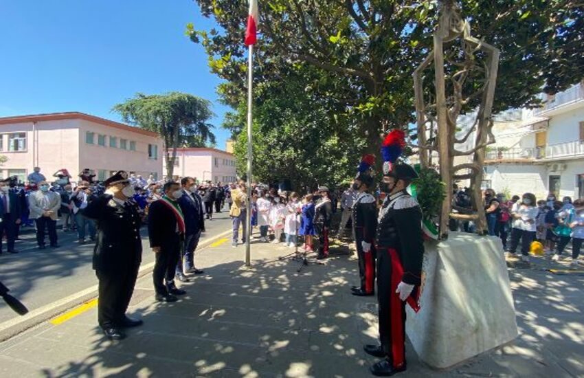 Pomigliano, cerimonia per la ricollocazione della statua di Salvo D’Acquisto