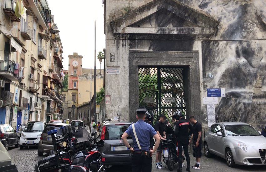 Controlli a tappeto, denunce e sequestri nel rione Sanità: nel mirino soprattutto moto e scooter